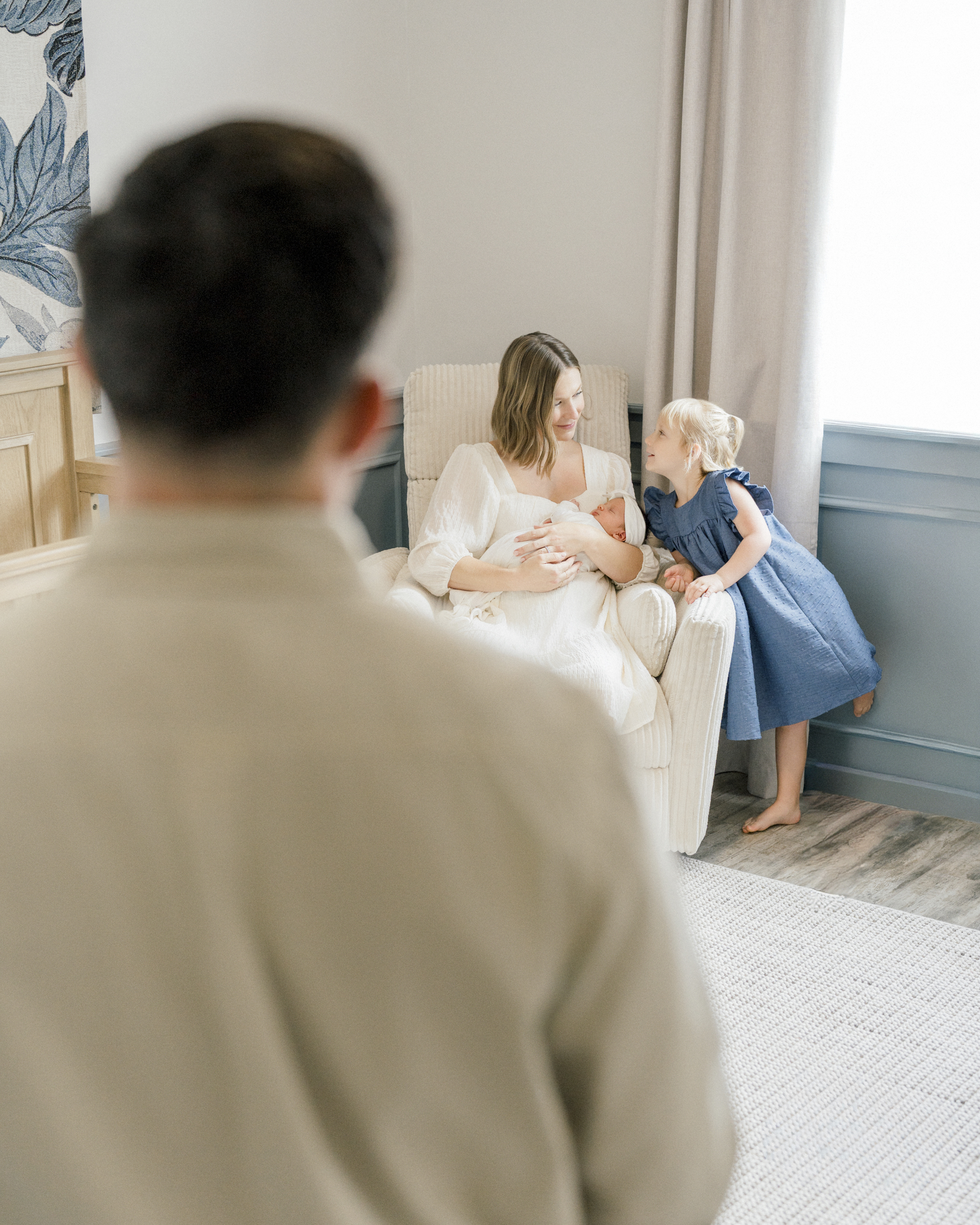 Tucson in-home family session with newborn and sister.